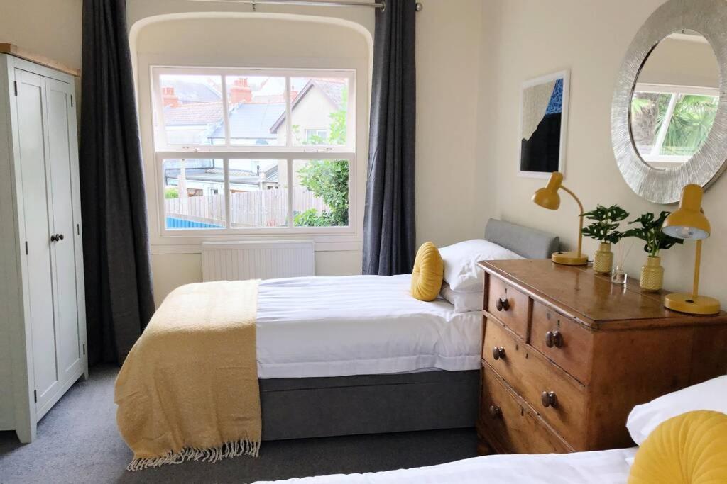 Stunning & Spacious House In Central Tenby Kültér fotó